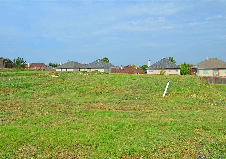 2nd image of 6675 Saxony Ct