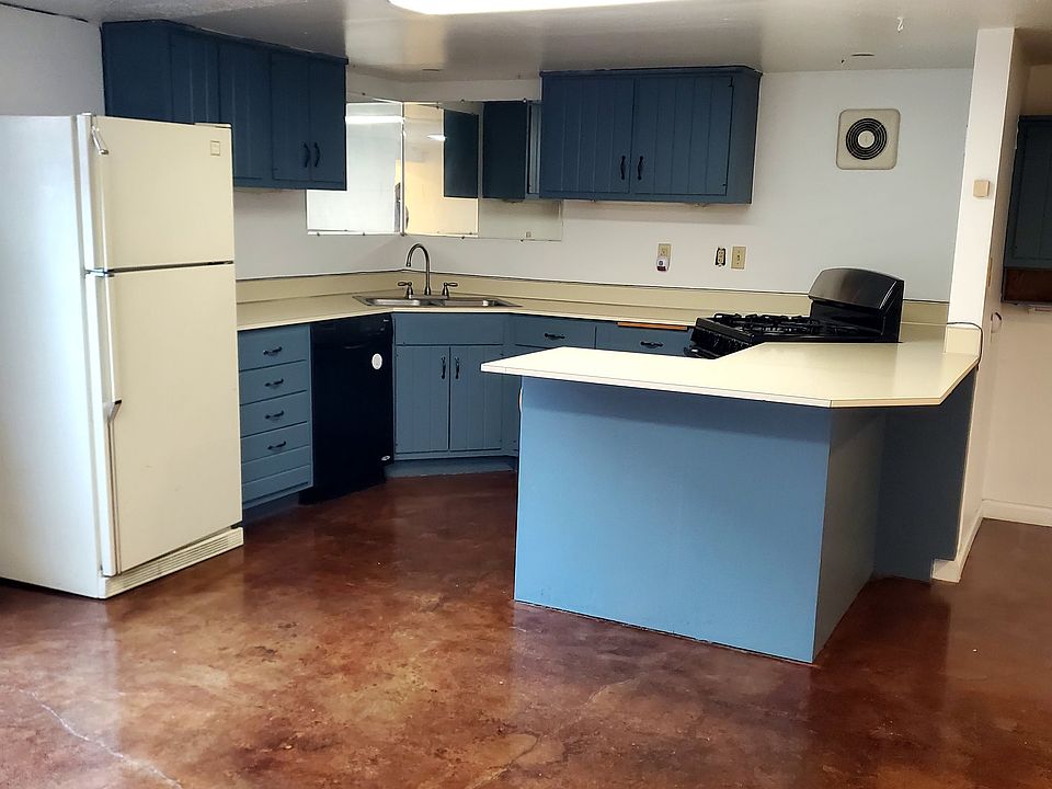 1st image of 3303 SE Roswell St #B
