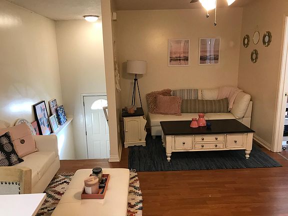 4th image of 642 Maxwelton Ct #B