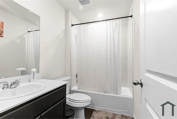 2928 Roper St — Photo 2