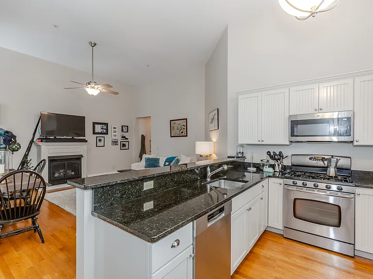 12 Elm St #2 — Photo 6