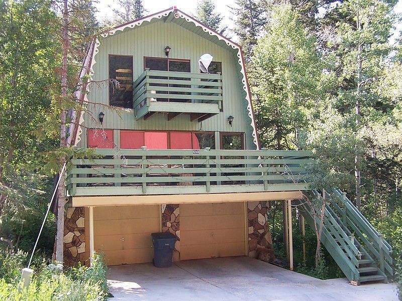 1st image of 690 Parkview Dr
