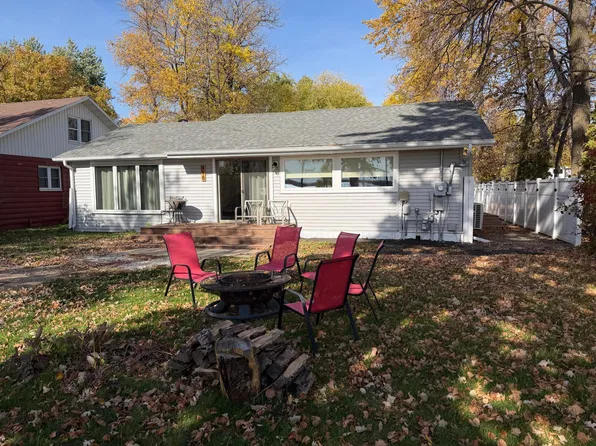 918 W Lake Dr, Detroit Lakes, MN 56501
