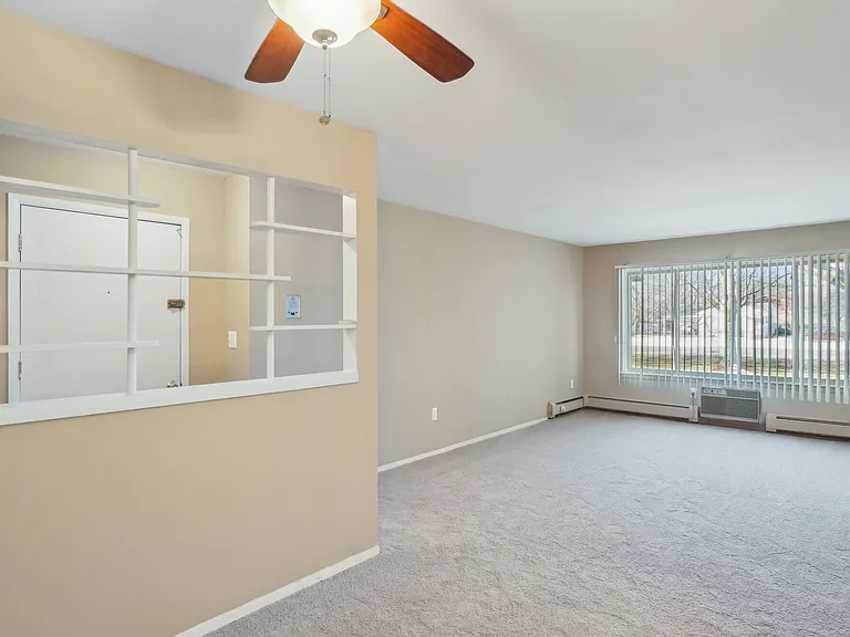 Plymouth Manor Apartments — Photo 17