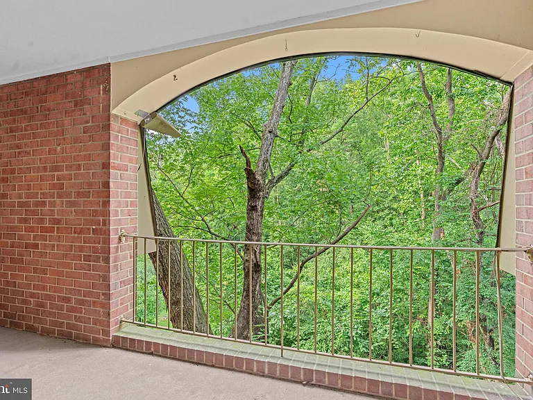 8110 Colony Point Rd #H — Photo 26
