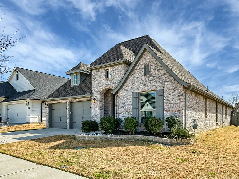 2421 Stella Ln — Photo 32