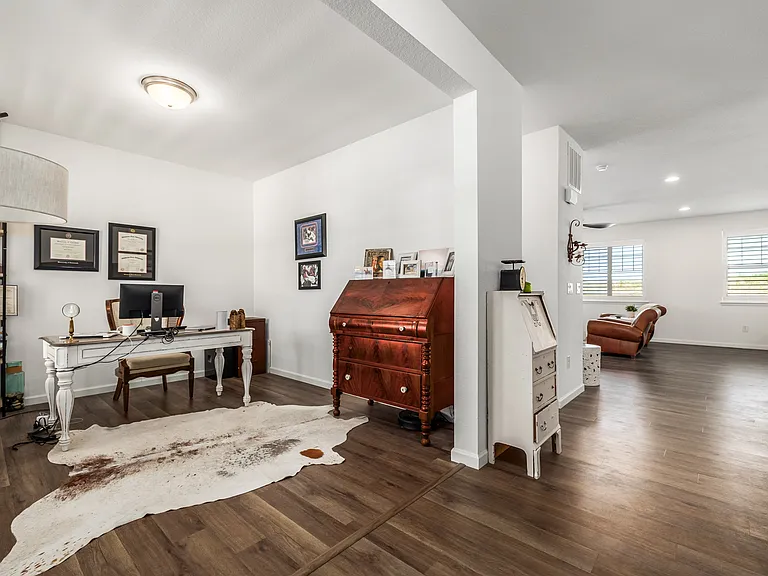 943 W Hopkins Dr — Photo 13