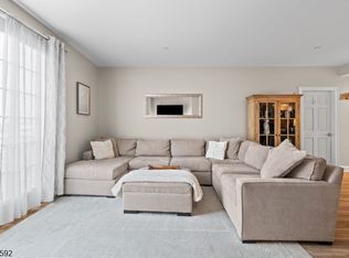 100-31 Shearwater Ct BLDG 100 #31, Jersey City, NJ