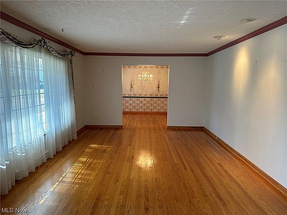 5th image of 16 Willowbrook Dr