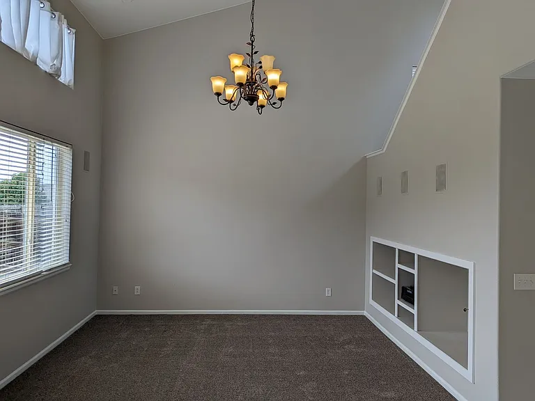 340 Andrew Dr — Photo 4