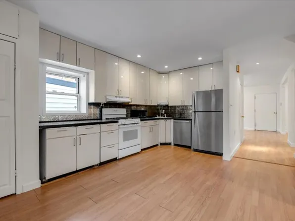 2747 Haring Street image 9 of 24