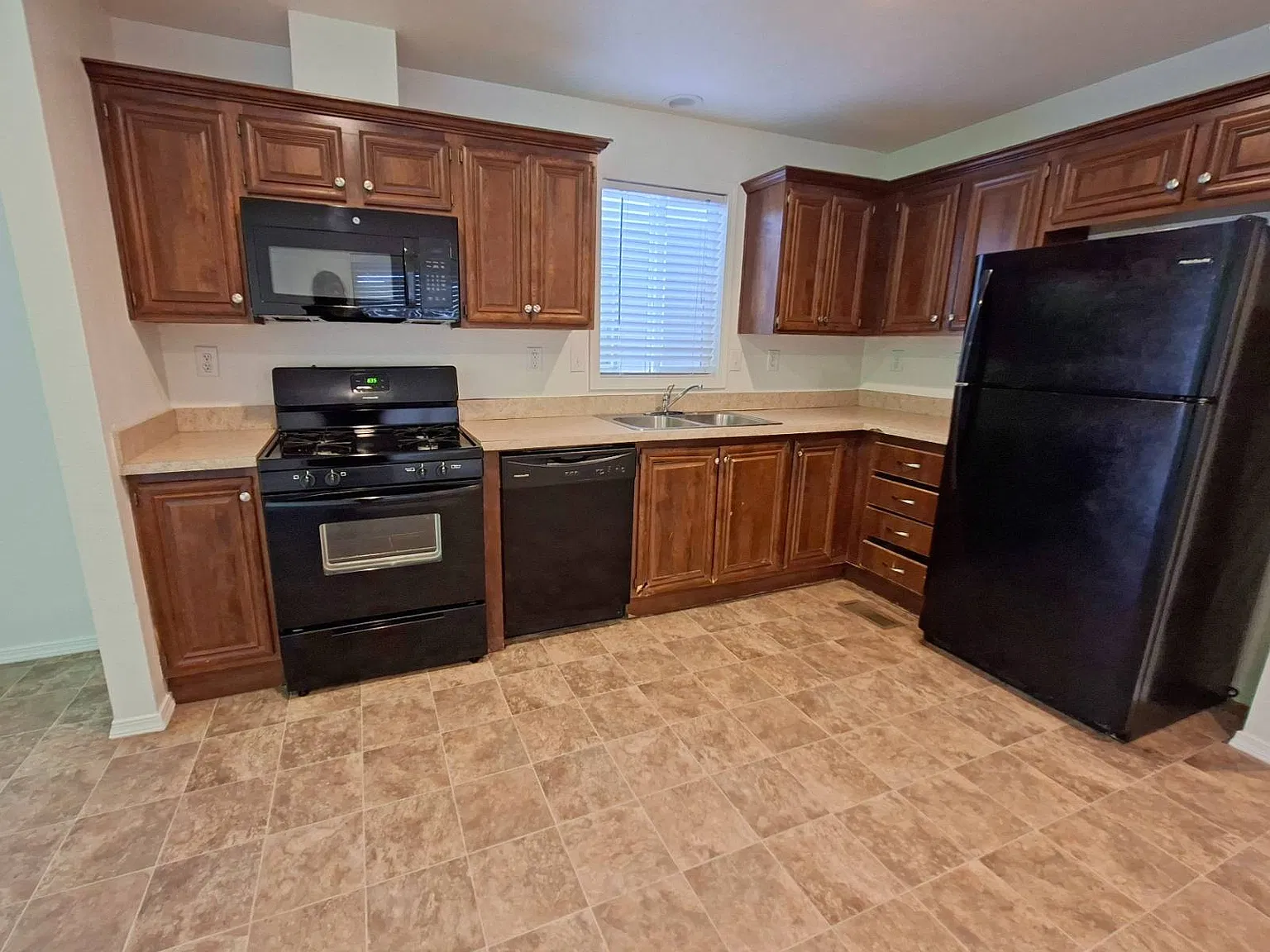 2 bed, 1.0 bath, 675 sqft, $1,350 — Photo 1