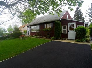 32 Birch Ter, Parlin, NJ 08859