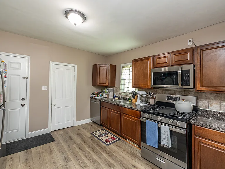 5811 Bridge Ave — Photo 4