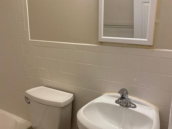 3rd image of 2330 Glendale Ter #C-1