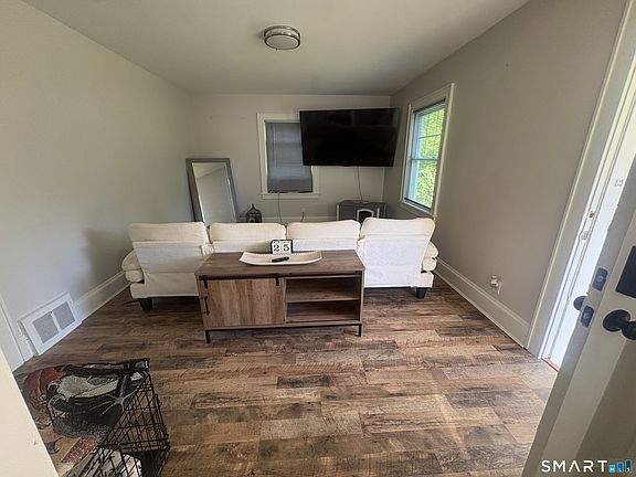 5th image of 426 Maple Avenue