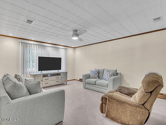 4th image of 127 Baywood Drive