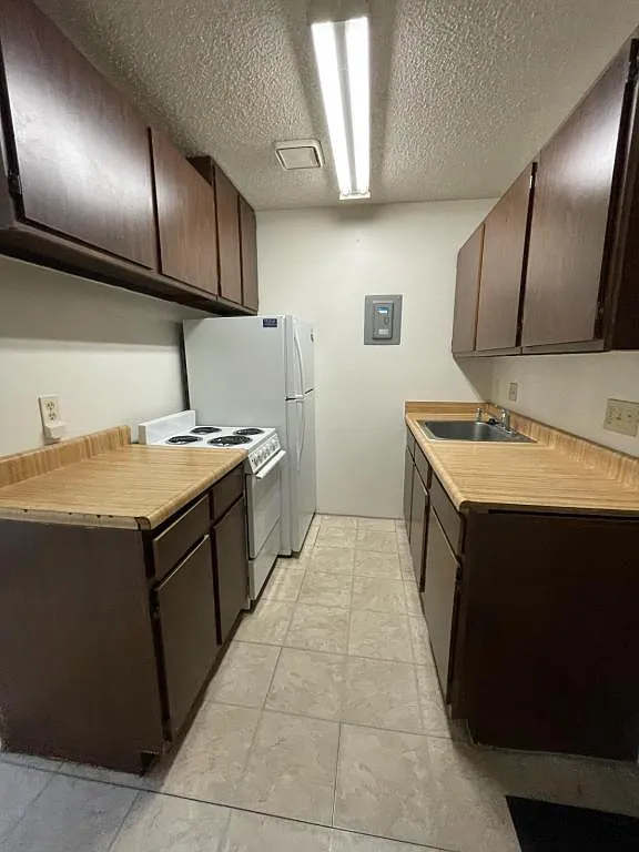 Building Photo - 1315 D St #10