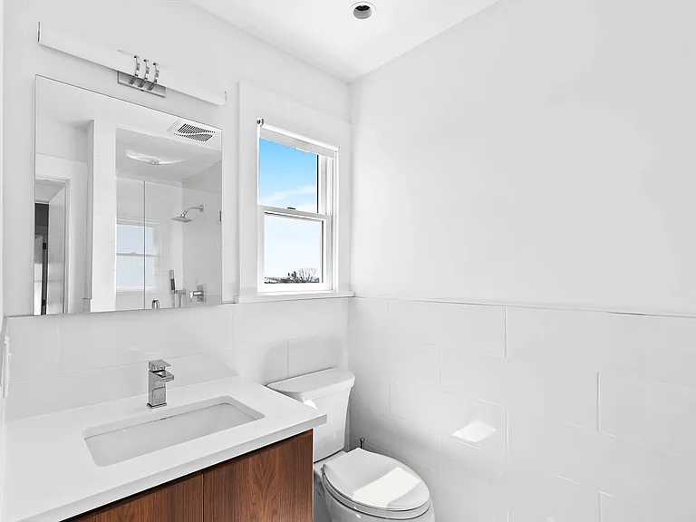 245 Bluff Rd — Photo 10