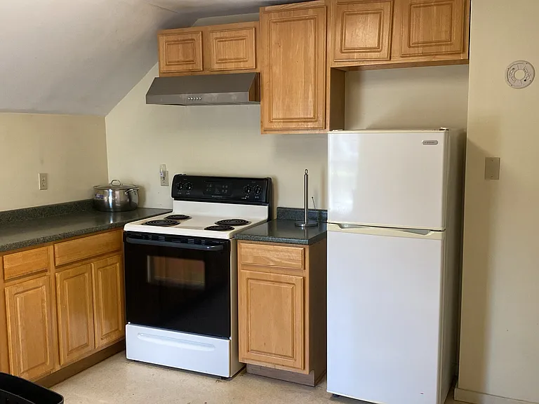170 Woodstock Ave — Photo 5
