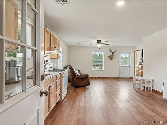 4th image of 25301 E 330th Rd