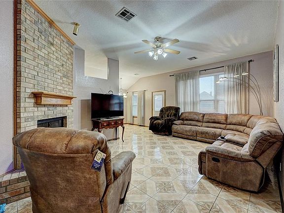 2nd image of 3517 Buckingham Pl