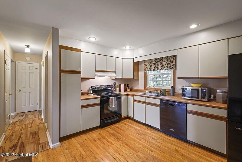 3rd image of 9 Bernard Place Place