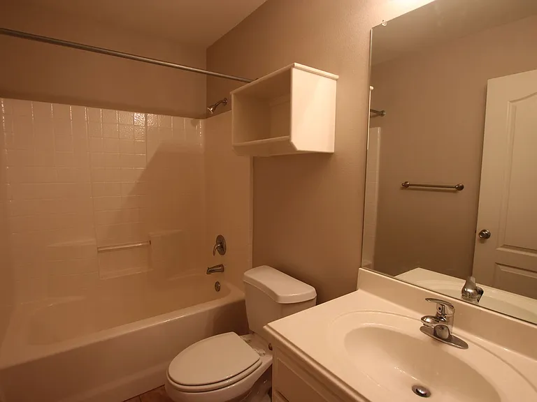 2 Bedroom Duplex for Rent in Lindale! — Photo 8