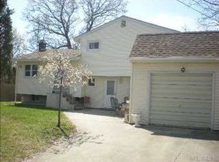 952 Carmans Rd, Massapequa, NY 11758