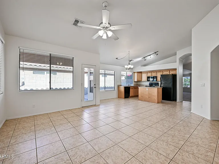 7160 E Lindner Ave — Photo 9