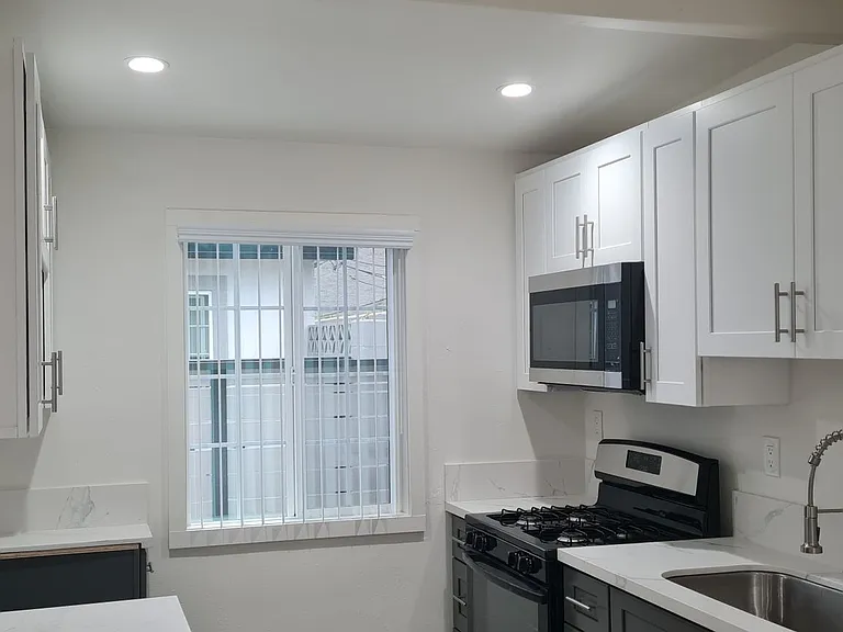 Remodeled 1 Bedroom Unit in Orange — Photo 1