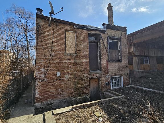 2nd image of 1932 S Ridgeway Ave