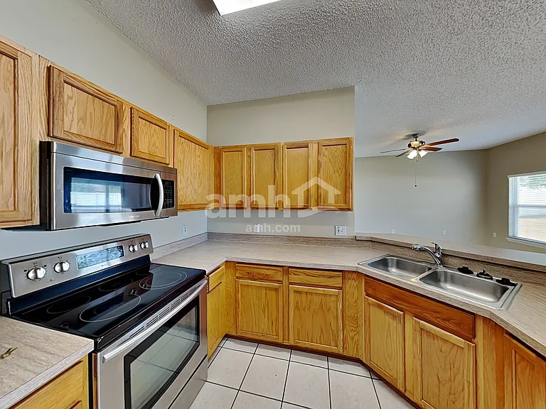 2505 Sherbrook Ln — Photo 5