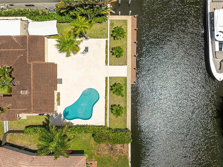 330 Coconut Isle Dr — Photo 34