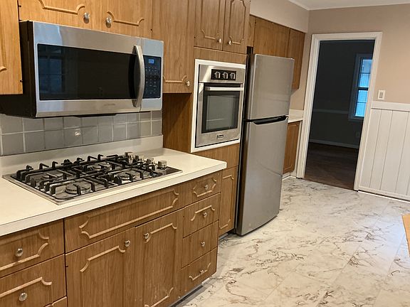 5th image of 328 Hilderbrand Dr