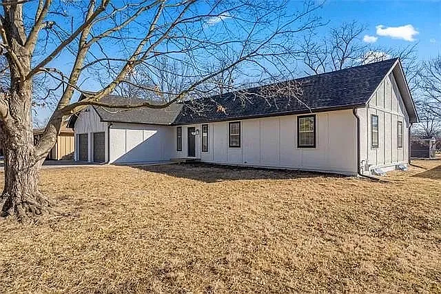 8539 Stearns Rd — Photo 24