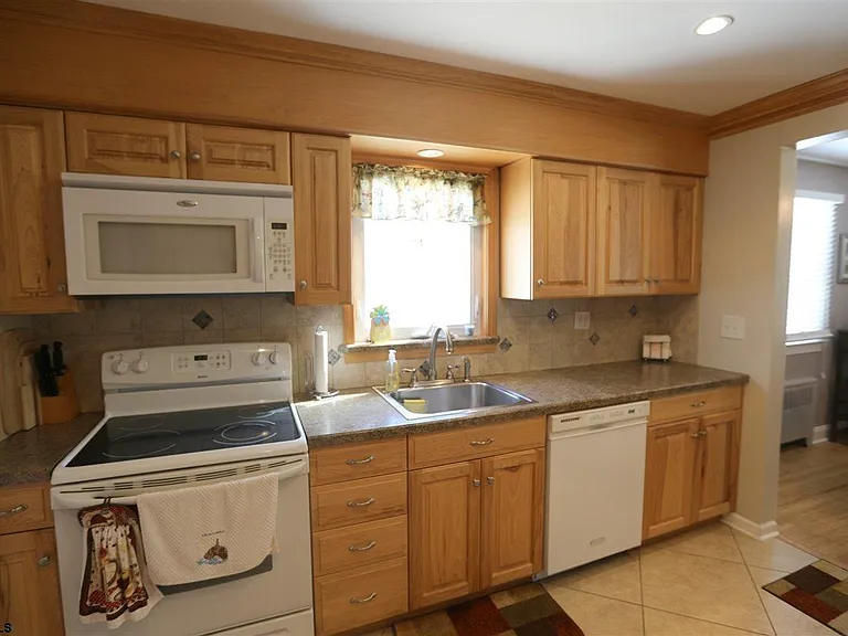 411 N Delavan Ave — Photo 13