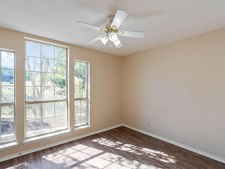 7704 Plateau Cv — Photo 21