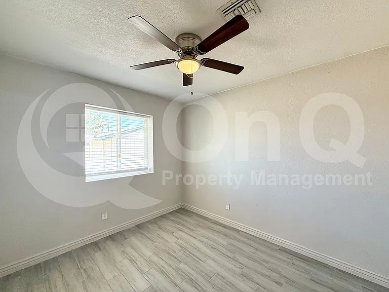 4009 N 48th Ave — Photo 27