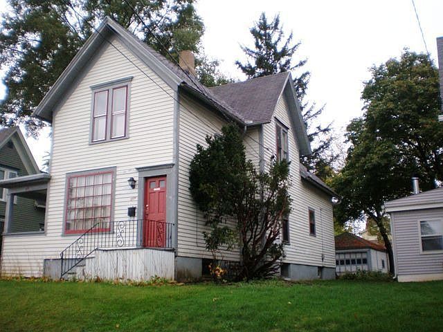 2nd image of 375 Lovell St