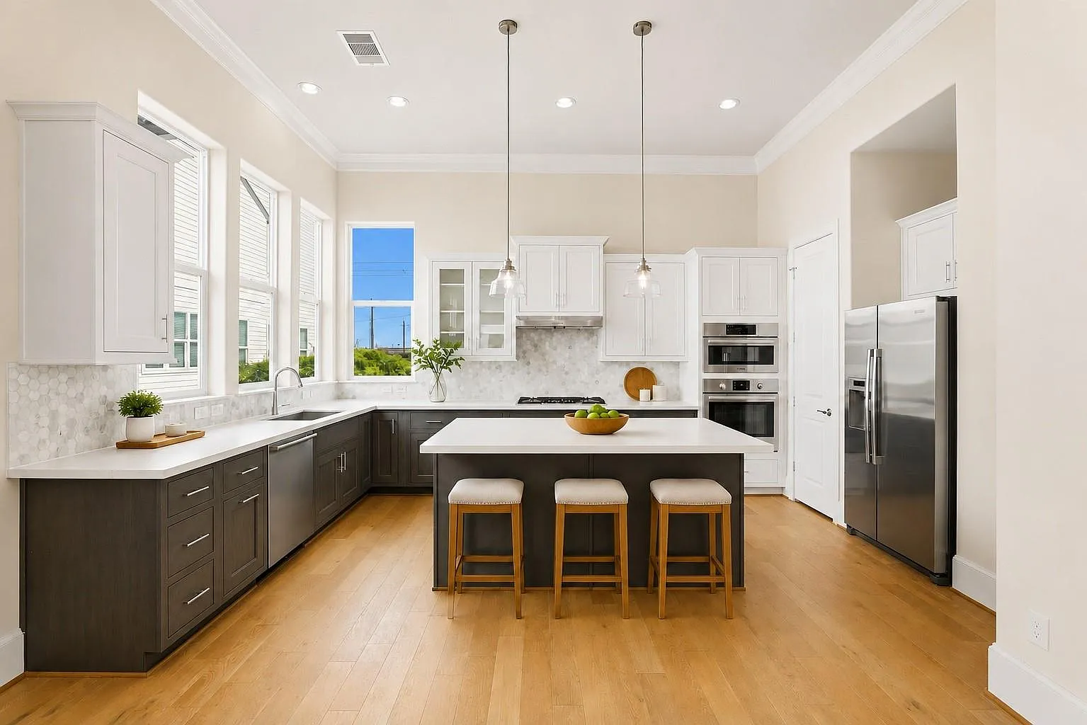 3 bed, 3.5 bath, 2022 sqft, $3,800 — Photo 1