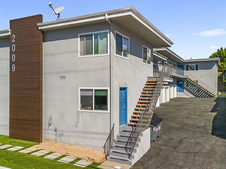 2009 Carnegie Ln #7 — Photo 38