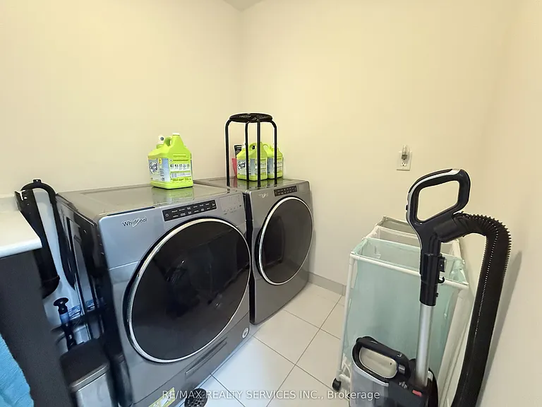 29 Lady Evelyn Cres — Photo 13