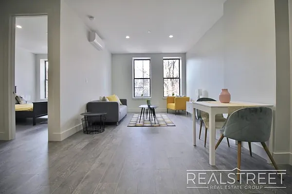 Rented by Real Street Inc | media 7