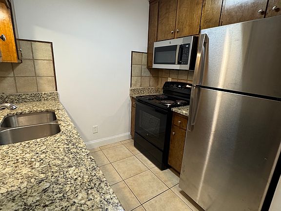 2nd image of 901 Illinois St