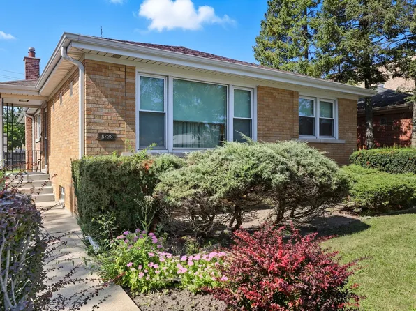 8728 Trumbull Ave, Skokie, IL 60076