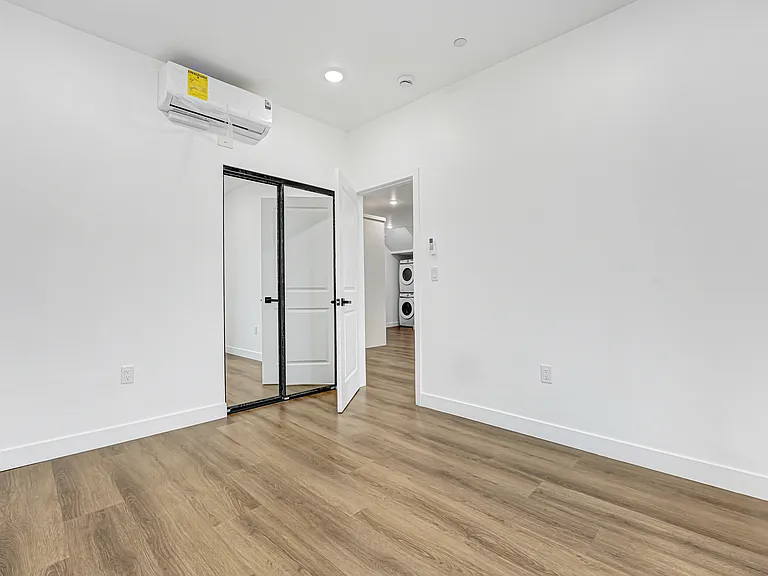 5350 1/2 Oakland St #5350-1/2 — Photo 9