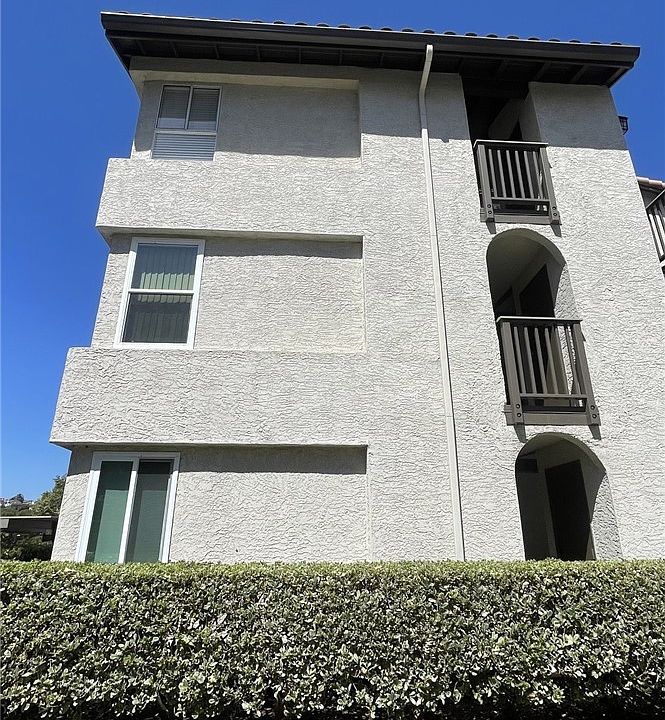 1st image of 74 Corniche Dr