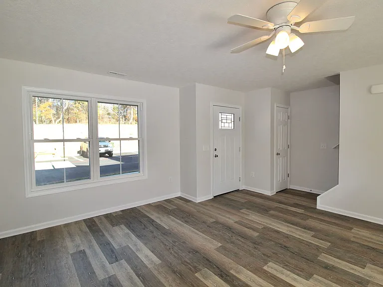 3015 Locust Grove Ct — Photo 7
