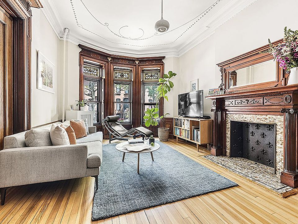 1st image of 544 Carlton Ave #2